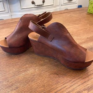Pierre Dumas wedges